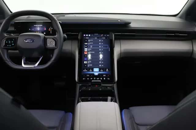 Ford Explorer (2025) thumbnail 8