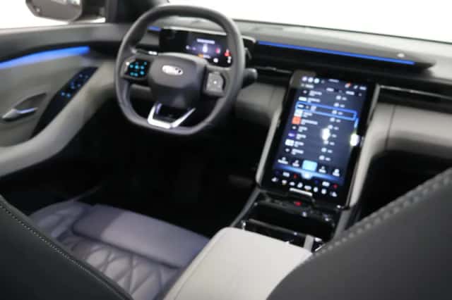 Ford Explorer (2025) thumbnail 9