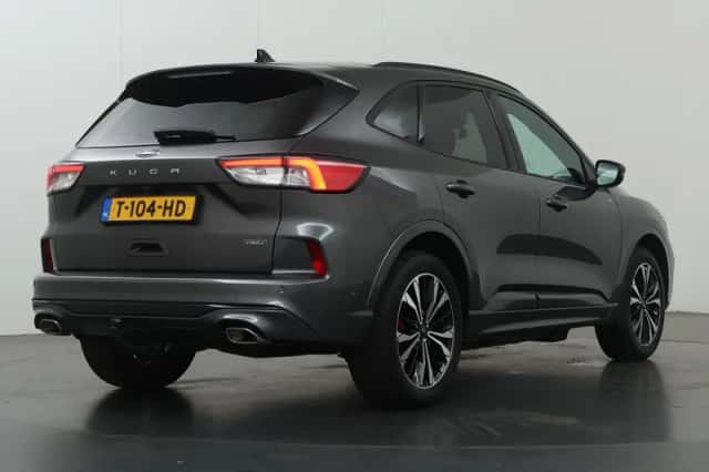 Ford Kuga (2023) thumbnail 2