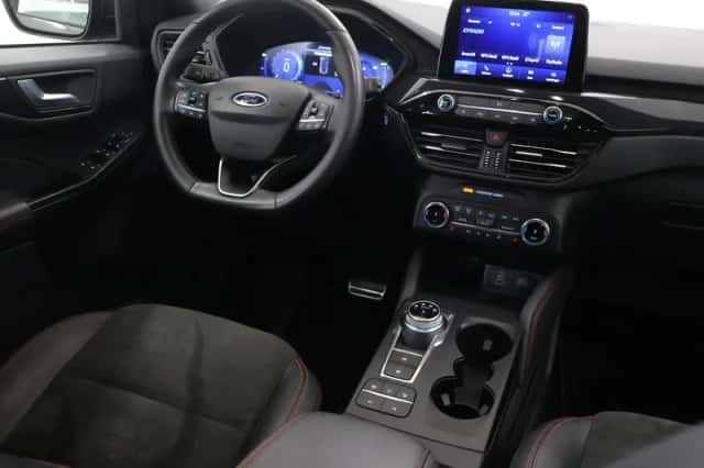 Ford Kuga (2023) thumbnail 9