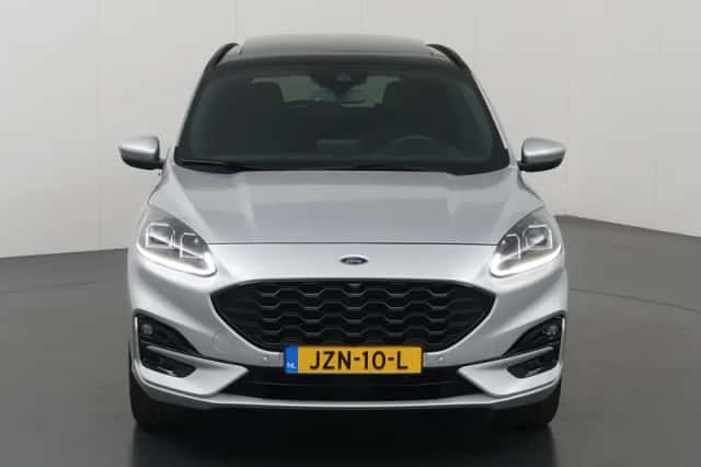 Ford Kuga (2021) thumbnail 3