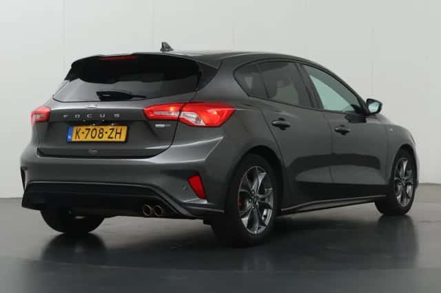 Ford Focus (2021) thumbnail 2