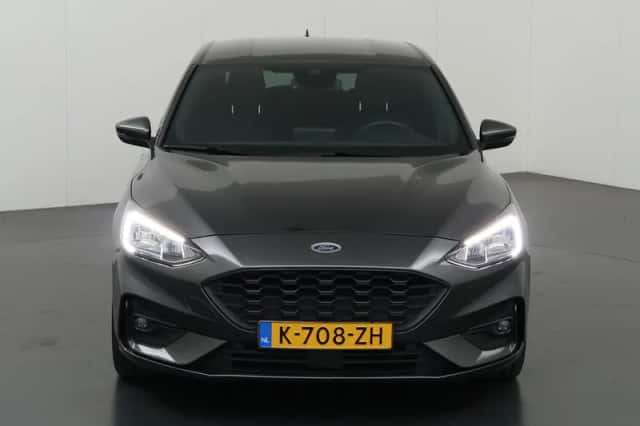 Ford Focus (2021) thumbnail 3