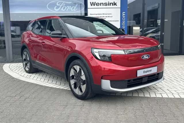 Ford Explorer (2025) thumbnail 3