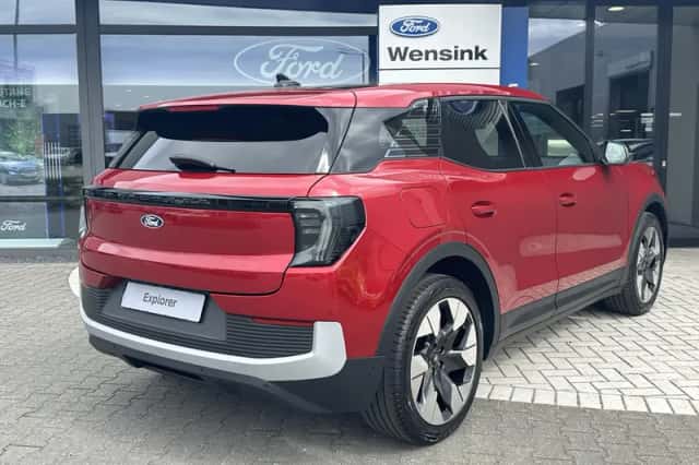 Ford Explorer (2025) thumbnail 5