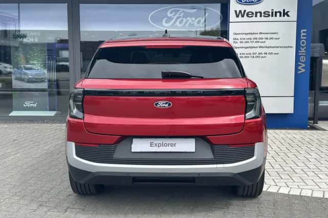 Ford Explorer (2025) thumbnail 6