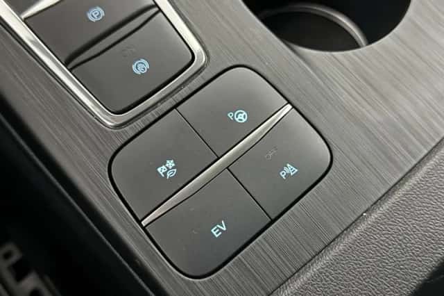 Ford Kuga (2022) thumbnail 26
