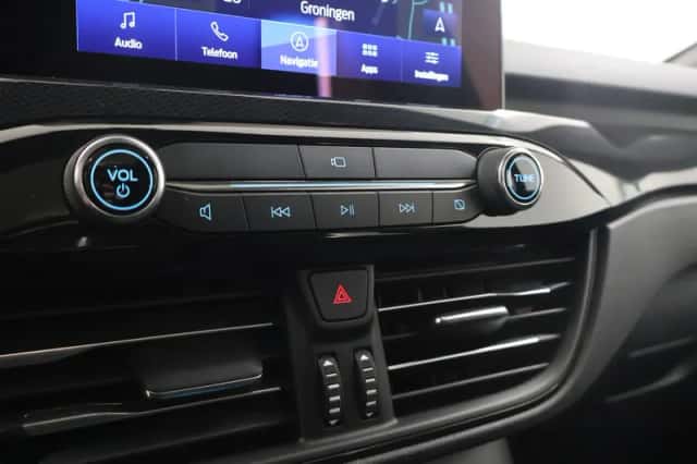 Ford Kuga (2022) thumbnail 26