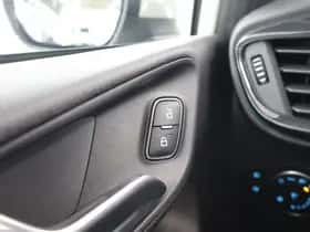 Ford Fiesta (2020) thumbnail 32