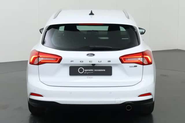 Ford Focus (2022) thumbnail 4
