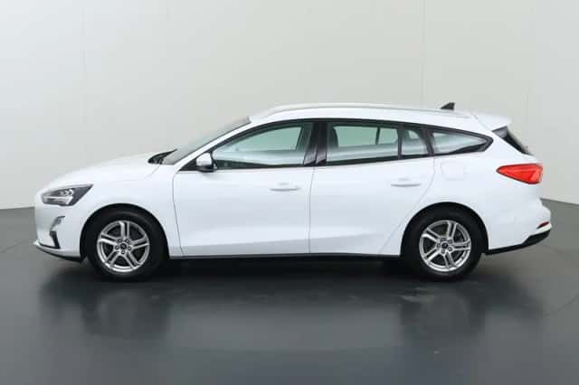Ford Focus (2022) thumbnail 5