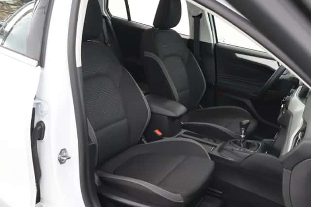 Ford Focus (2022) thumbnail 10
