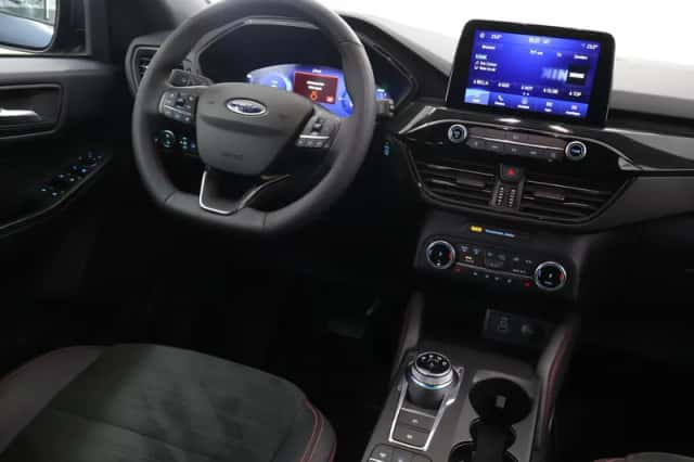 Ford Kuga (2023) thumbnail 9