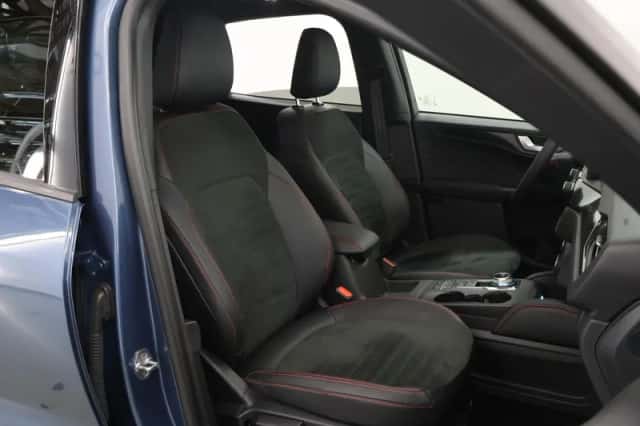 Ford Kuga (2023) thumbnail 10