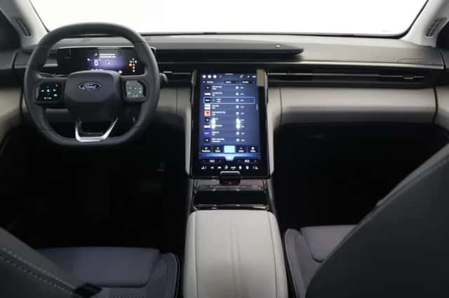 Ford Explorer (2025) thumbnail 8