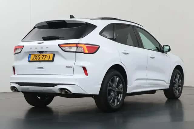 Ford Kuga (2022) thumbnail 2