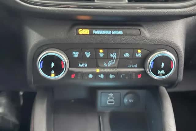 Ford Kuga (2022) thumbnail 24