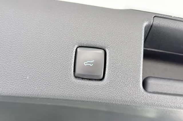 Ford Kuga (2022) thumbnail 38