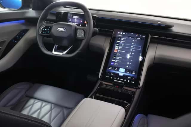 Ford Explorer (2025) thumbnail 9