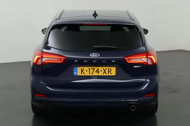 Ford Focus (2021) thumbnail 4