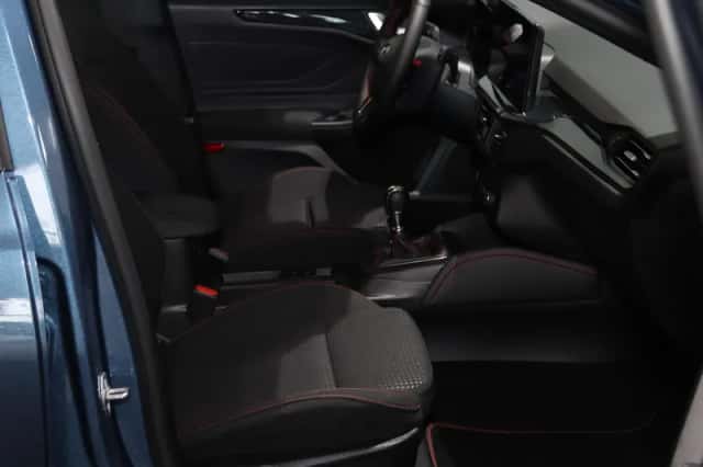 Ford Focus (2025) thumbnail 8
