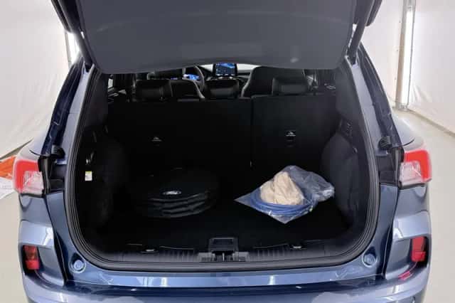 Ford Kuga (2023) thumbnail 41