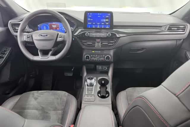 Ford Kuga (2023) thumbnail 8