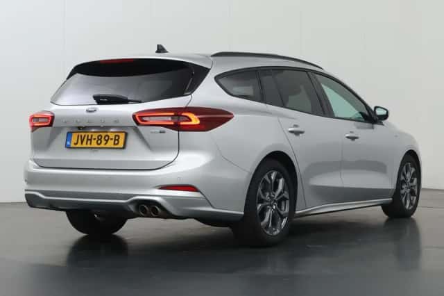 Ford Focus (2023) thumbnail 2