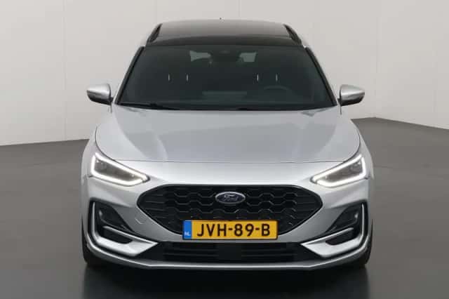 Ford Focus (2023) thumbnail 3