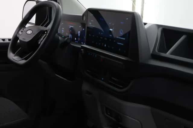 Ford E-Transit Custom (2025) thumbnail 9