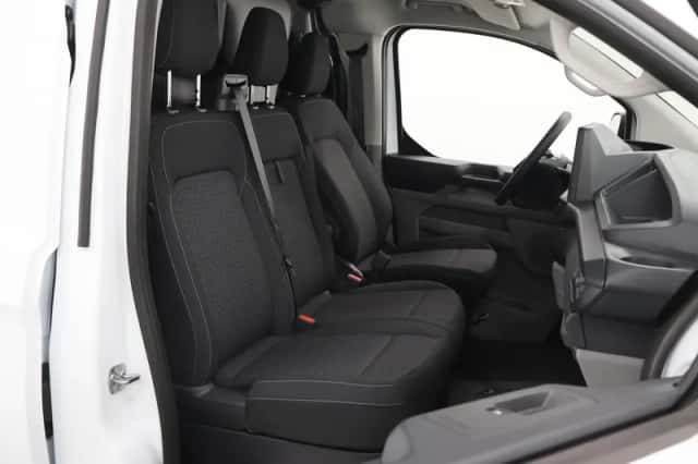 Ford E-Transit Custom (2025) thumbnail 10