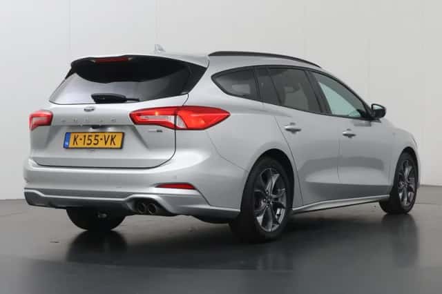 Ford Focus (2021) thumbnail 2