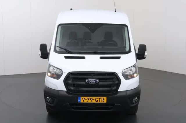 Ford Transit (2024) thumbnail 3