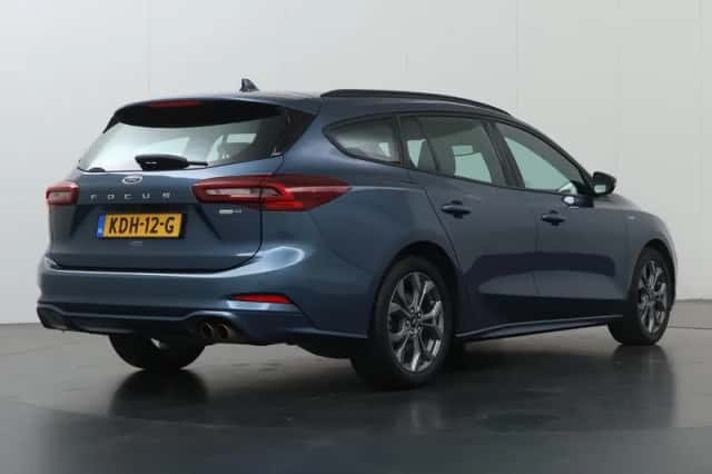 Ford Focus (2023) thumbnail 2