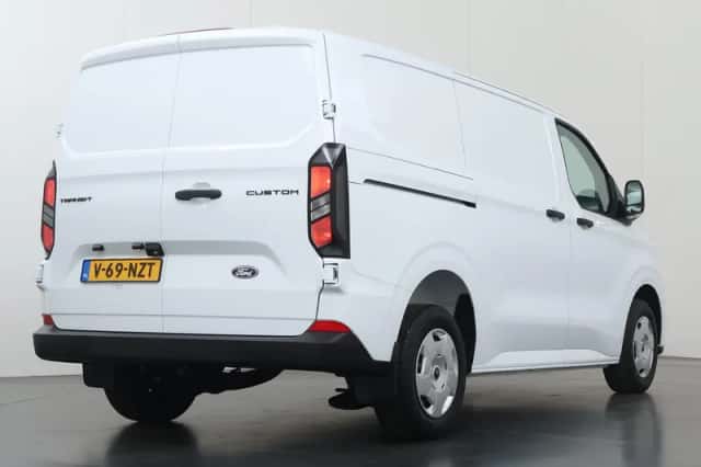 Ford Transit Custom (2024) thumbnail 2