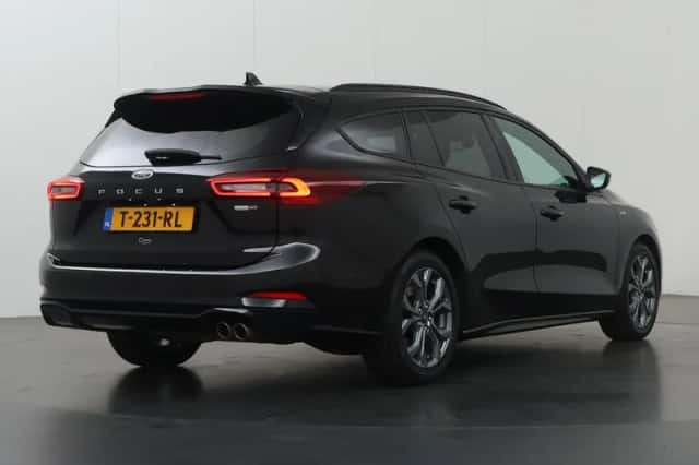 Ford Focus (2023) thumbnail 2