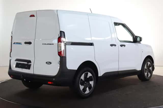Ford E-Transit Courier (2026) thumbnail 2