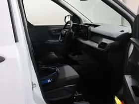 Ford E-Transit Courier (2026) thumbnail 7