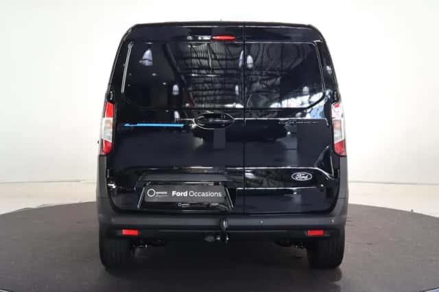 Ford E-Transit Courier (2026) thumbnail 4