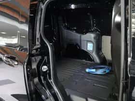 Ford E-Transit Courier (2026) thumbnail 8