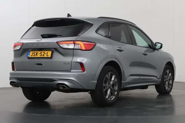 Ford Kuga (2023) thumbnail 2