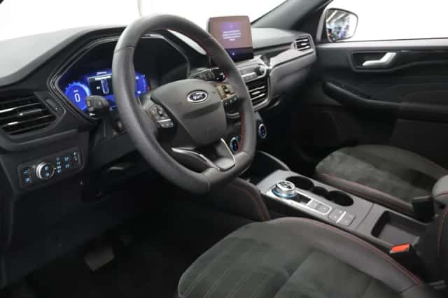 Ford Kuga (2023) thumbnail 7