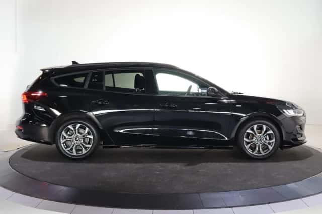 Ford Focus (2023) thumbnail 6