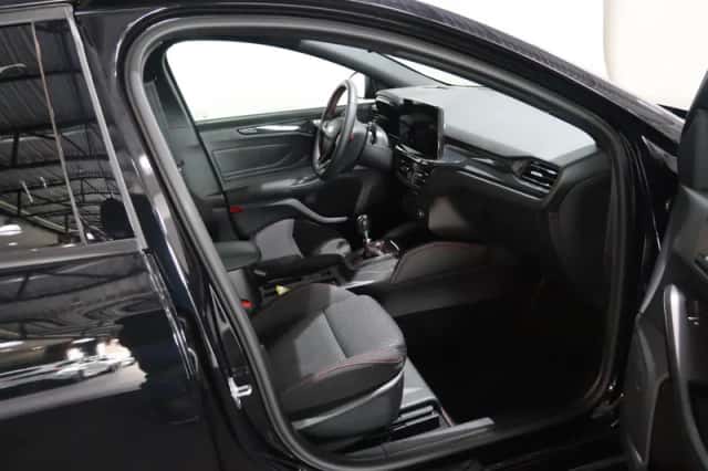 Ford Focus (2023) thumbnail 8