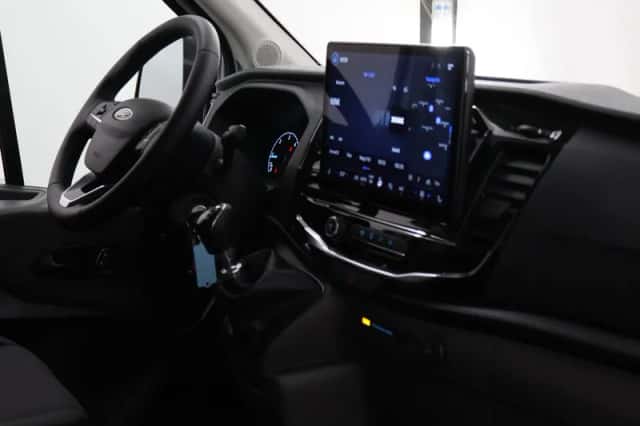 Ford Transit (2024) thumbnail 9