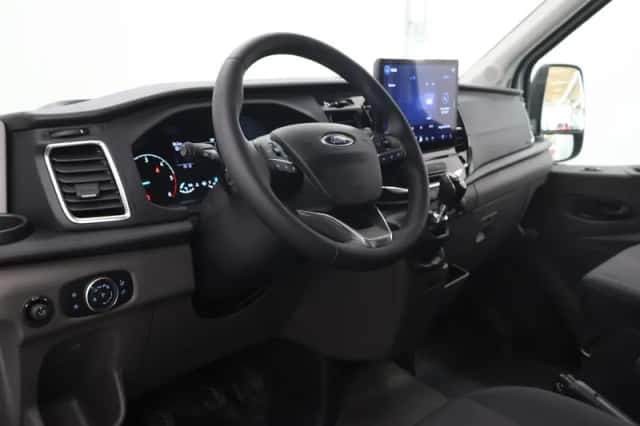 Ford Transit (2024) thumbnail 7