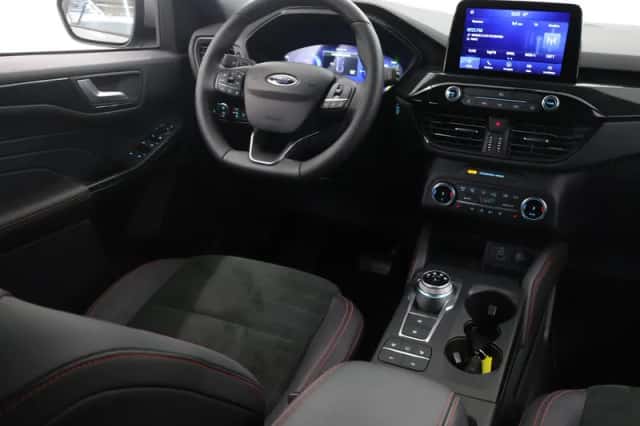 Ford Kuga (2023) thumbnail 9