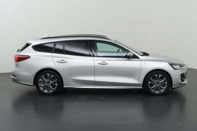 Ford Focus (2023) thumbnail 6