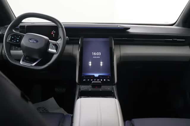 Ford Explorer (2025) thumbnail 8