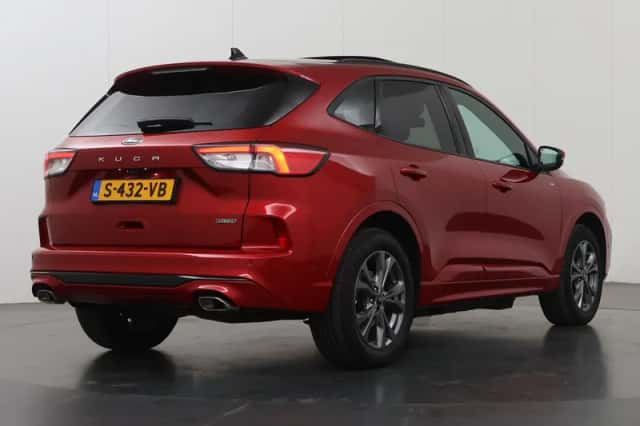 Ford Kuga (2023) thumbnail 2
